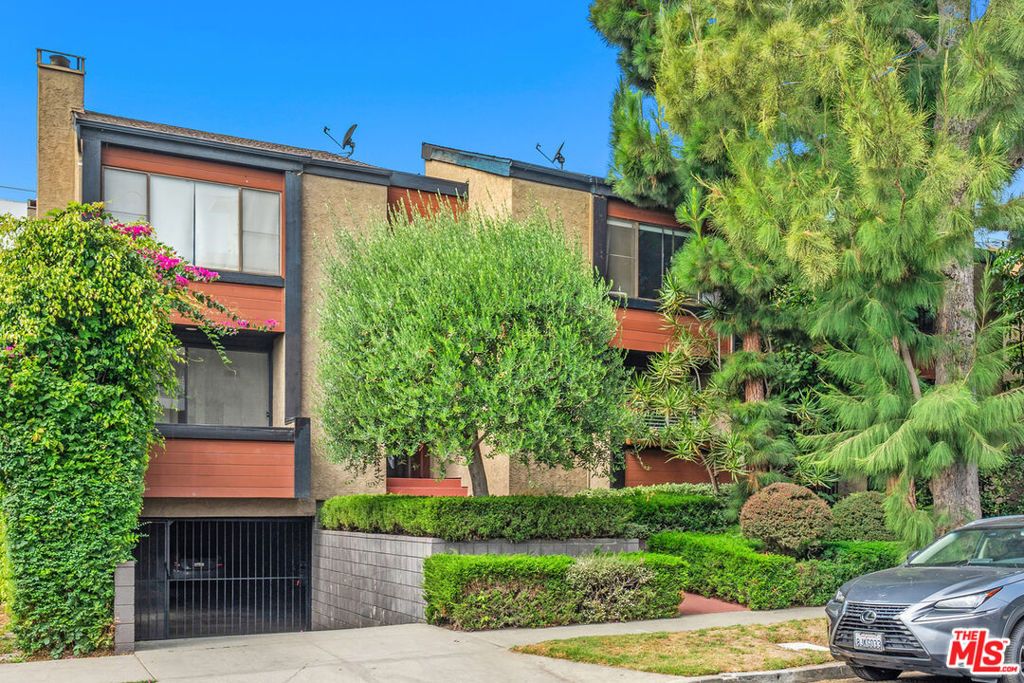 Photo of 1427 S Bentley Avenue #D, Los Angeles, CA 90025 (MLS # 25515525)