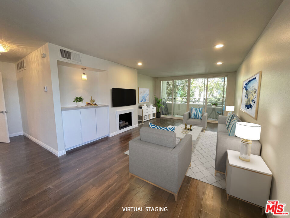 8535 N West Knoll Drive 220