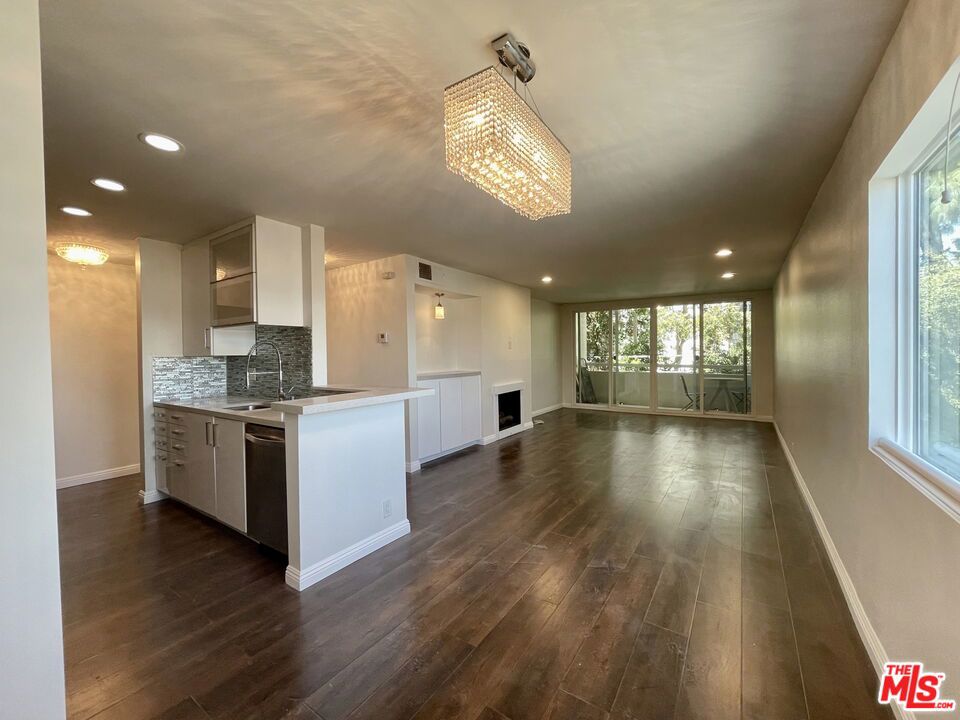 8535 N West Knoll Drive 220