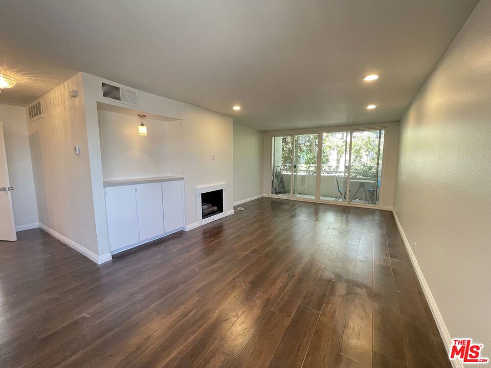 8535 N West Knoll Drive 220