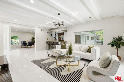 Photo of 11410 Canton Drive, Studio City, CA 91604 (MLS # 26824733)