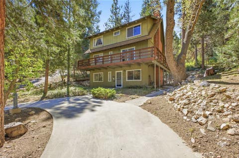 Photo of 27352 Alpen Drive, Lake Arrowhead, CA 92352 (MLS # PW26069045)