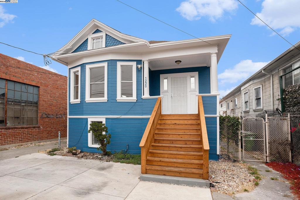 This bright and open floor plan features 2 bedrooms and 1 bathroom upstairs, plus a full basement with a spacious activity room,Highlights include new flooring, separate living and family rooms, a fenced yard, and a long driveway with parking for up to multiple cars. Conveniently located near Fruitvale BART Station, supermarkets, restaurants, and shopping, with easy access to Hwy 880.