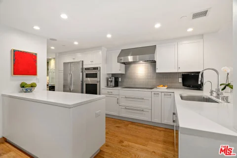 MLS: 26990371