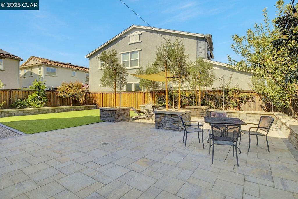 BRENTWOOD - Residential