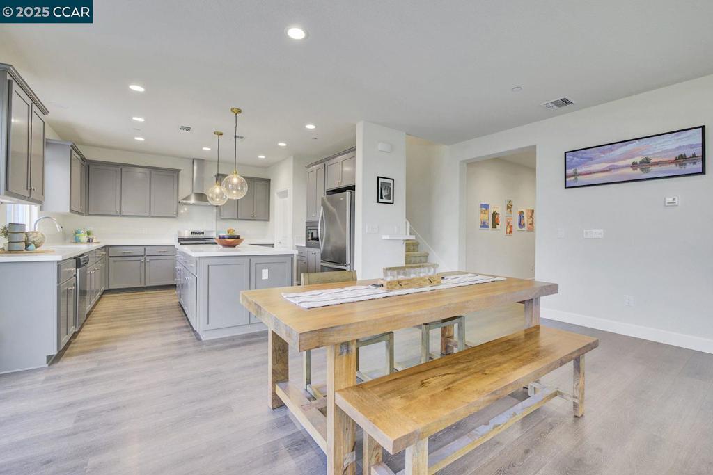 BRENTWOOD - Residential