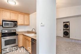 425 W Laurel