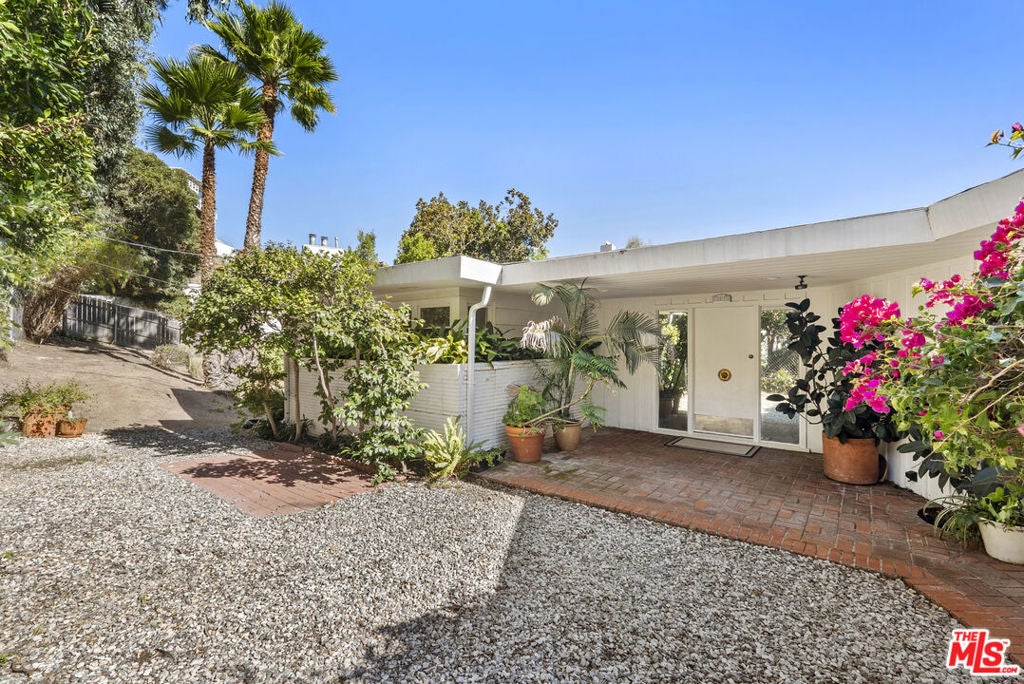 Photo of 8494 Carlton Way, Los Angeles, CA 90069 (MLS # 26907423)