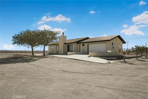 Photo of 5701 E Avenue E Ave, Lancaster, CA 93535 (MLS # SR25266916)