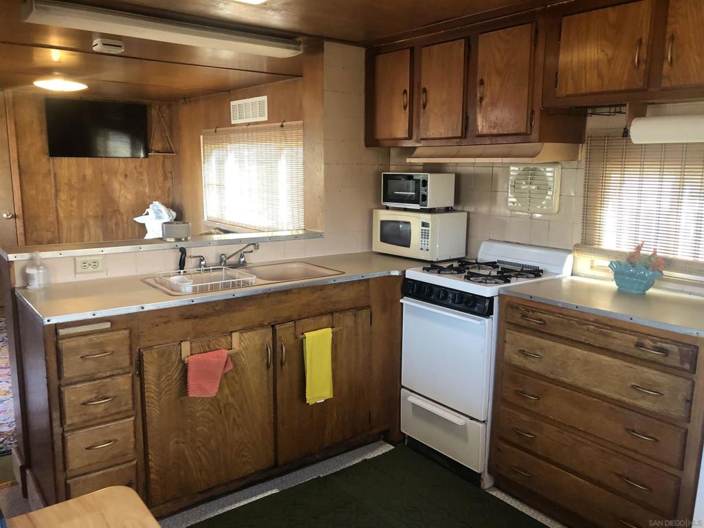 1046 S Cleveland 14