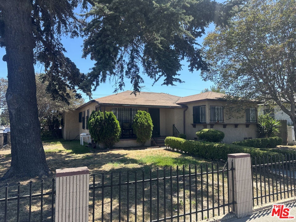 748 E Century Boulevard, Los Angeles CA 90002