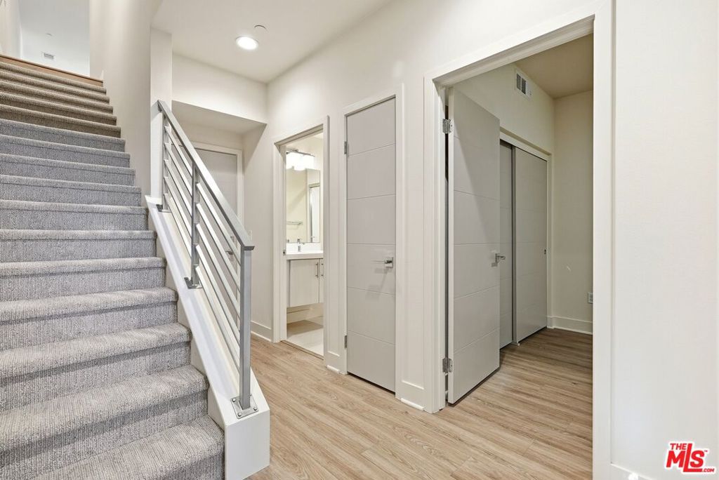 2111 N Cahuenga Boulevard 11