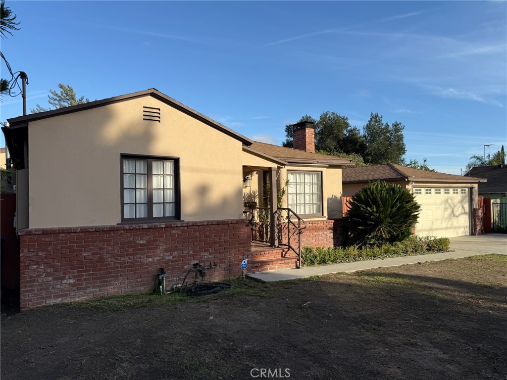 Experience comfort, space, and timeless charm in this beautifully updated 3-bedroom, 2-bathroom home located in a desirable pocket of Van Nuys — just minutes from Sherman Oaks and major freeways.
? Interior Features
• Spacious great room with vaulted ceilings, French doors, and a custom media center – perfect for entertaining
• Light-filled living room with recessed lighting, a cozy fireplace, and classic bay windows
• Refinished hardwood floors and custom tile throughout, blending warmth with sophistication
• Chef-inspired kitchen featuring granite countertops, stainless steel LG appliances (fridge, range, microwave, dishwasher), and generous cabinetry
• Primary suite with French doors to a private backyard patio, a large walk-in closet, and a spa-like ensuite with dual vanities and walk-in tub
• Two additional bedrooms one with mirrored closet and ceiling fans
• Stylish hallway bathroom with walk-in glass shower and decorative vanity
• Smart Nest thermostat and central HVAC system for year-round comfort
• Dedicated laundry room with washer/dryer hookups
?? Exterior & Garage
• Detached 2-car garage with finished interior and opener — included in rent
• Spacious front lawn and private driveway with ample room for multiple vehicles
• Charming backyard patio accessible from the grand room and primary bedroom
?? Pet-Friendly
• Pet rent: $55/dog, $45/cat
• Spacious layout and private yard for your furry friends
?? Schedule a Showing Today!
Don’t miss this rare rental opportunity — a move-in-ready gem offering privacy, space, and stylish comfort.