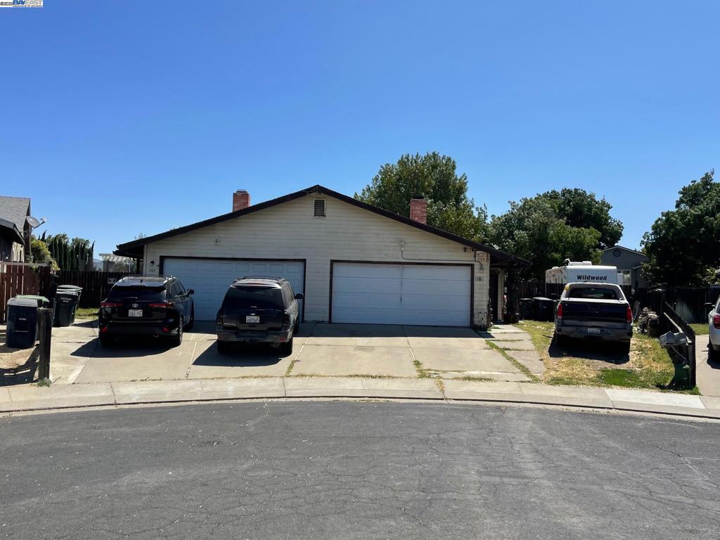 Prime duplex on a big lot in the heart of Tracy! Each unit has 3 berdrooms, 2 full bathrooms, and a 2 car garage. This units are highly desirable and very easy to rent. Confirm with the City of Tracy, there may be room for 1-2 ADU's in the rear yard. Do not disturb the tenants.