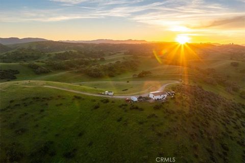 Photo of 1730 Sutliff Rd, Paso Robles, CA 93446 (MLS # NS26045759)