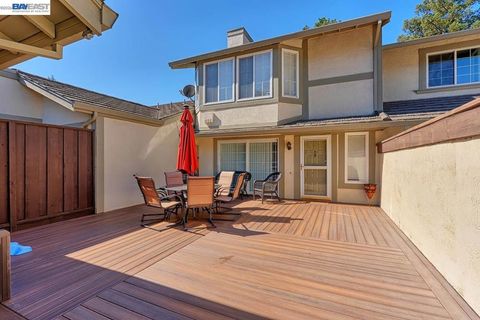 Photo of 4235 Tanager Cmn, Fremont, CA 94555 (MLS # 41126683)