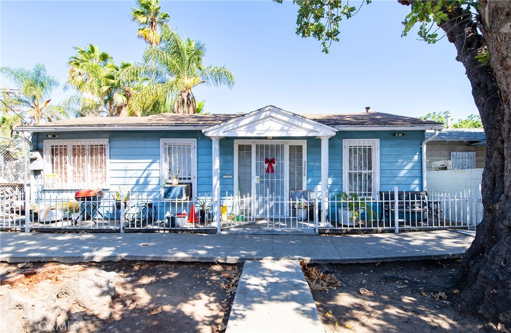 Excellent opportunity in the Highland Park area, within walking distance to Figueroa st, close to the 110 freeway, and recreation parks. This property is perfect to start your personal project, as an investor, or just to live in. You must come and see this unique house with great potential. A fixer with 2 bedrooms, 1 bathroom, a kitchen, dining room, a studio room, a laundry room, a small front yard, and a backyard with cemented flooring and a nice wood fence. 885 sq ft living space, 1125.9 sq ft lot. APN 5468-013-044, zoning RD2-1-HPOZ-HCR, this property is part of the history preservation review.