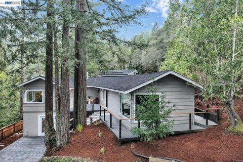 Photo of 90 Upper Briar Road Rd, Kentfield, CA 94904 (MLS # 41127859)