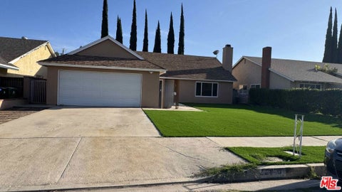 Photo of 22136 Ballinger Street, Chatsworth, CA 91311 (MLS # 26103522)