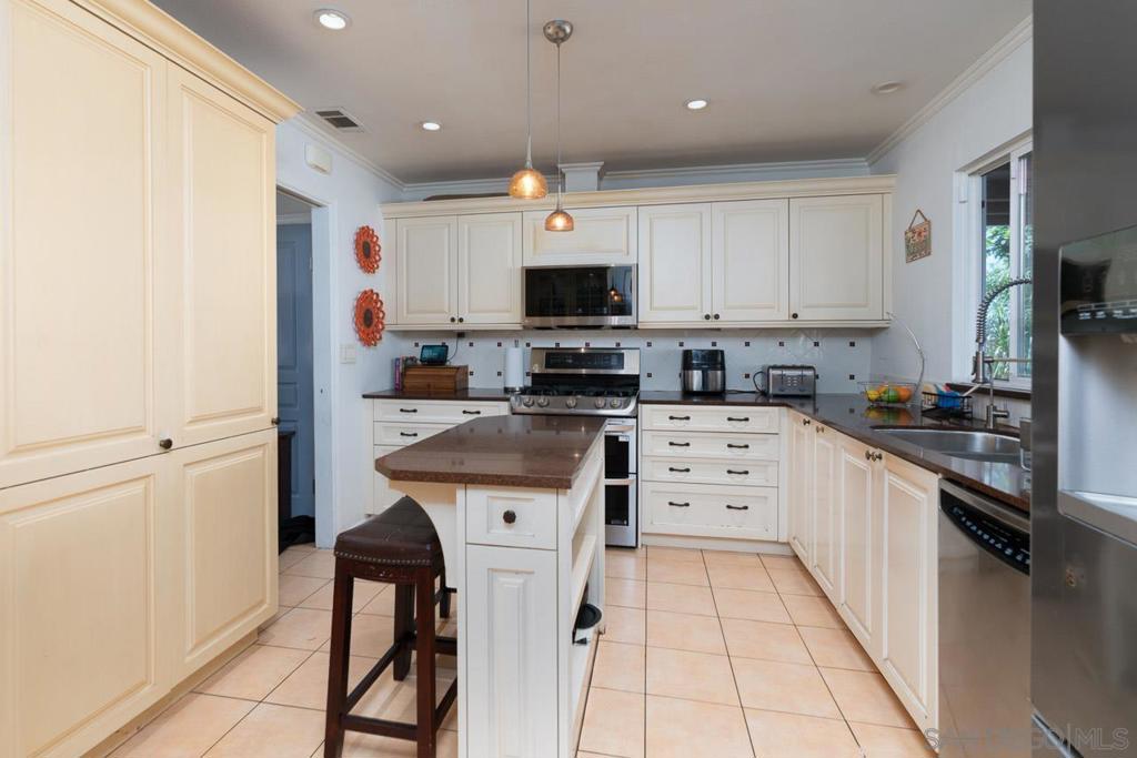 6248 Spruce Lake
