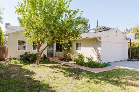Photo of 12832 Kling Street, Studio City, CA 91604 (MLS # SR26093699)