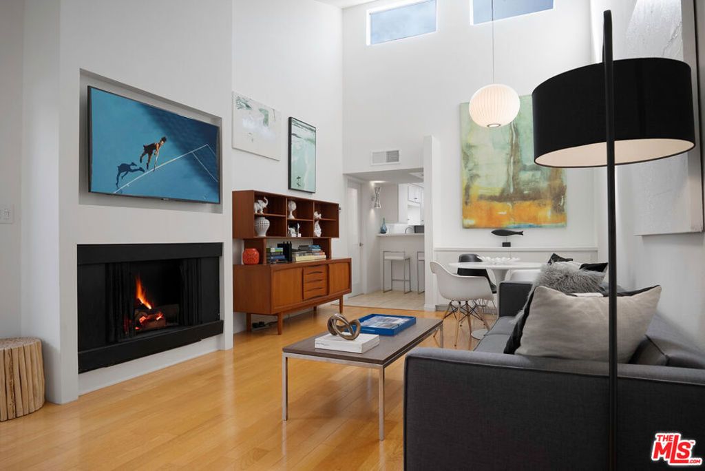 Photo of 943 12th Street #7, Santa Monica, CA 90403 (MLS # 26712815)