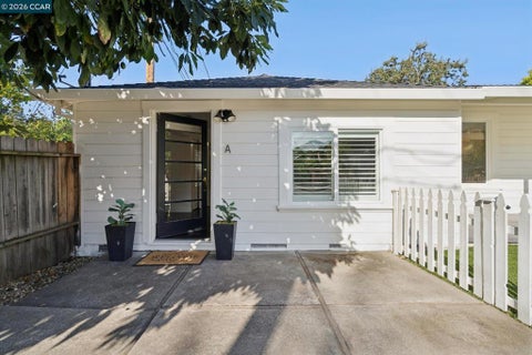 Photo of 939 Mountain View Dr DR, Lafayette, CA 94549 (MLS # 41152111)