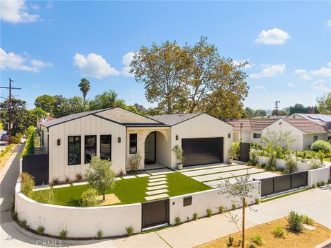 Photo of 4558 Allott Avenue, Sherman Oaks, CA 91423 (MLS # SR26205725)