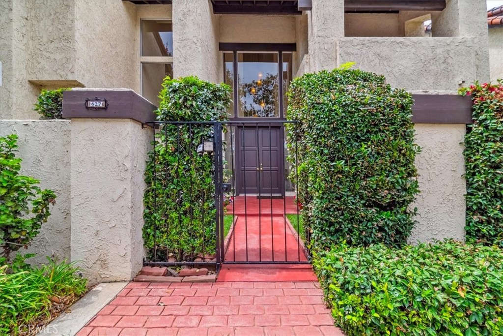 627 W Terrylynn Place