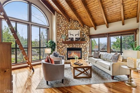 Photo of 892 Nadelhorn Drive, Lake Arrowhead, CA 92352 (MLS # IG26014231)