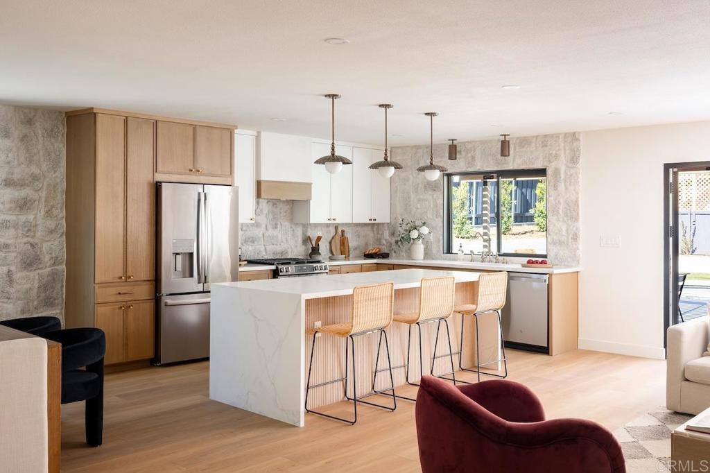 1860 Valencia Avenue