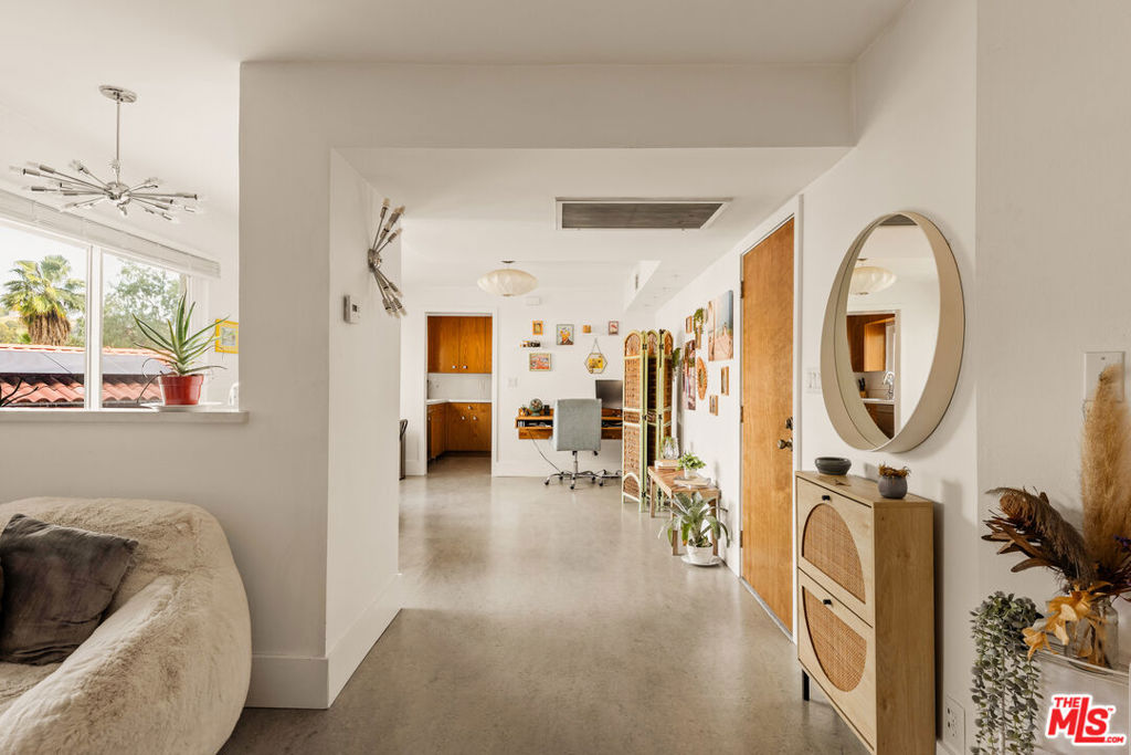 2260 N Cahuenga Boulevard 405