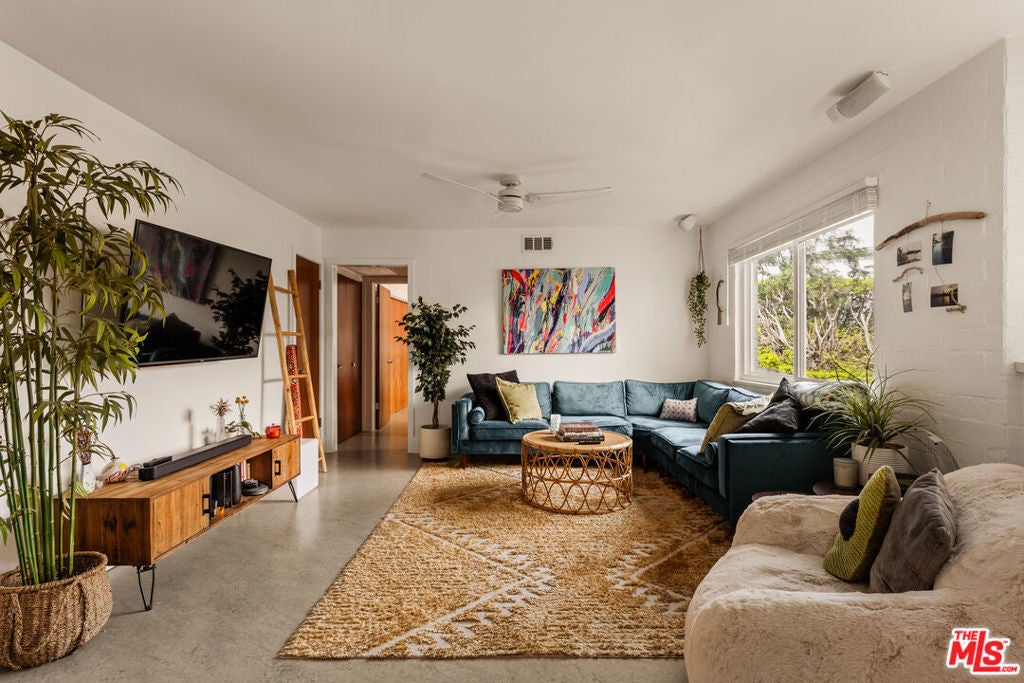 2260 N Cahuenga Boulevard