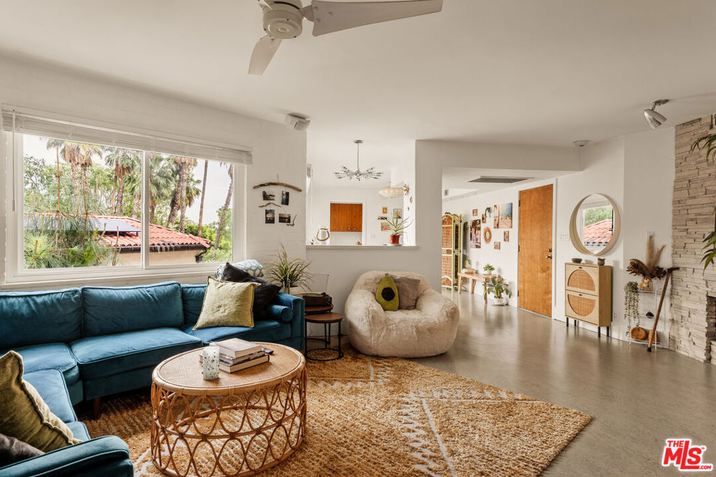 2260 N Cahuenga Boulevard 405