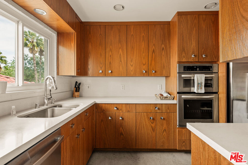 2260 N Cahuenga Boulevard 405