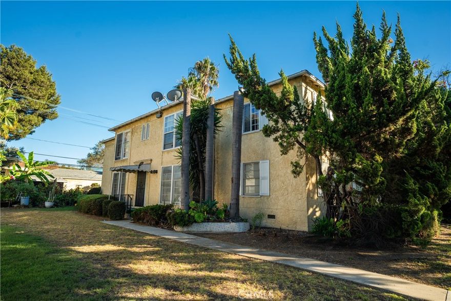 Rare 4 unit property in the best part of Bixby Knolls on the market for the first time in 40 years.  100% 2 bedroom 1 bath units with over 800 square feet each.  Huge 40% upside in actual rents to a market GRM of 10.7X and a 6.0% cap rate.  Huge lot of nearly 8000 square feet plus a separate structure with two 2 car garages and a laundry room for extra income.  Separately metered for gas and electric with individual water heaters for each unit.



Incredible location in one of the best neighborhoods of Bixby Knolls.  Only 2 blocks from Virginia Country Club, 2 blocks from Scherer Park.

Located on a quiet residential side street, but a quick walk to retail and restaurants on Atlantic.