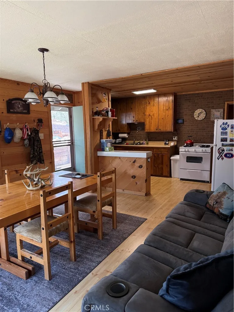 Kennedy Meadows, California 93527, United States, 3 Bedrooms Bedrooms, ,1 BathroomBathrooms,Residential,Active,144259