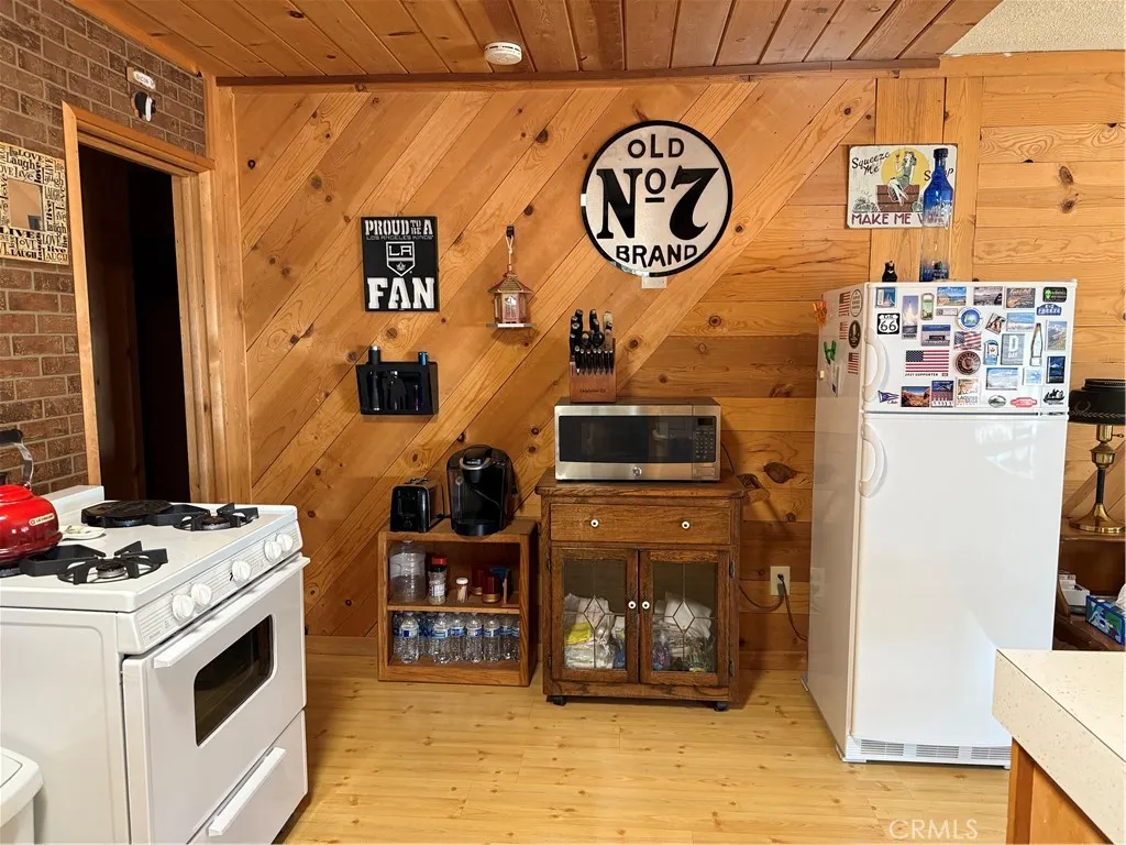 Kennedy Meadows, California 93527, United States, 3 Bedrooms Bedrooms, ,1 BathroomBathrooms,Residential,Active,144259