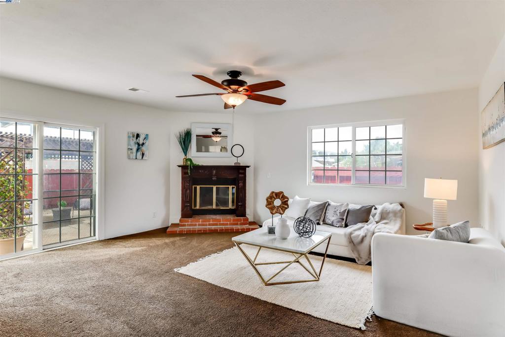 JACKSON TRIANGLE - Residential