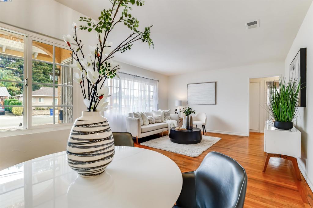 JACKSON TRIANGLE - Residential