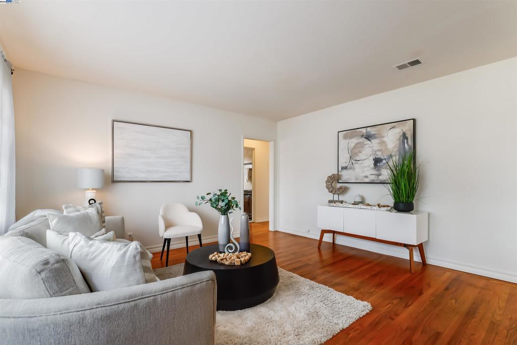 JACKSON TRIANGLE - Residential