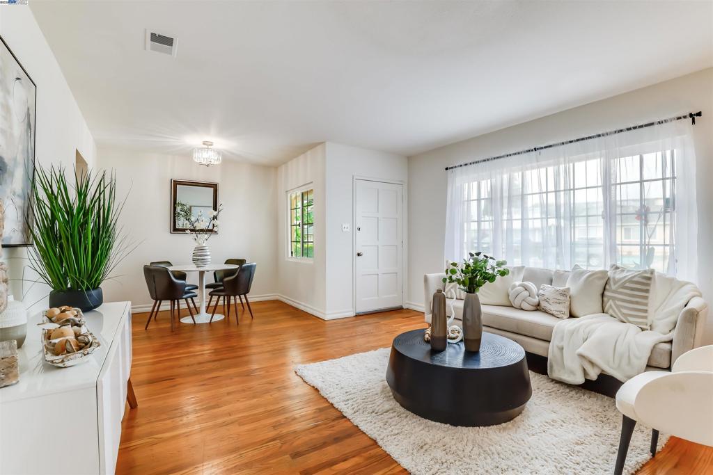 JACKSON TRIANGLE - Residential