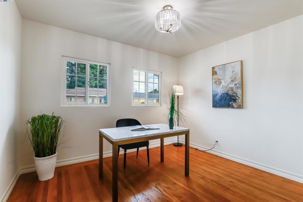 JACKSON TRIANGLE - Residential
