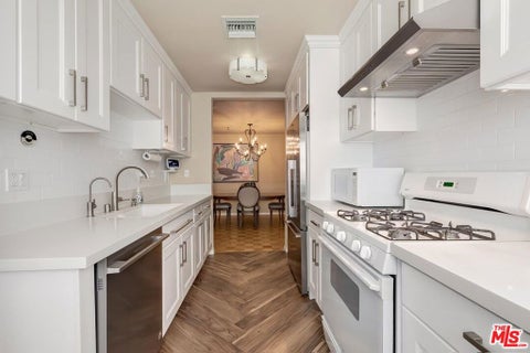 Tiny photo for 2223 S Bentley Avenue #202, Los Angeles, CA 90064 (MLS # 26103057)