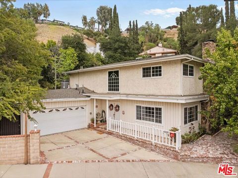 Photo of 4635 Esparto Street, Woodland Hills, CA 91364 (MLS # 26837067)