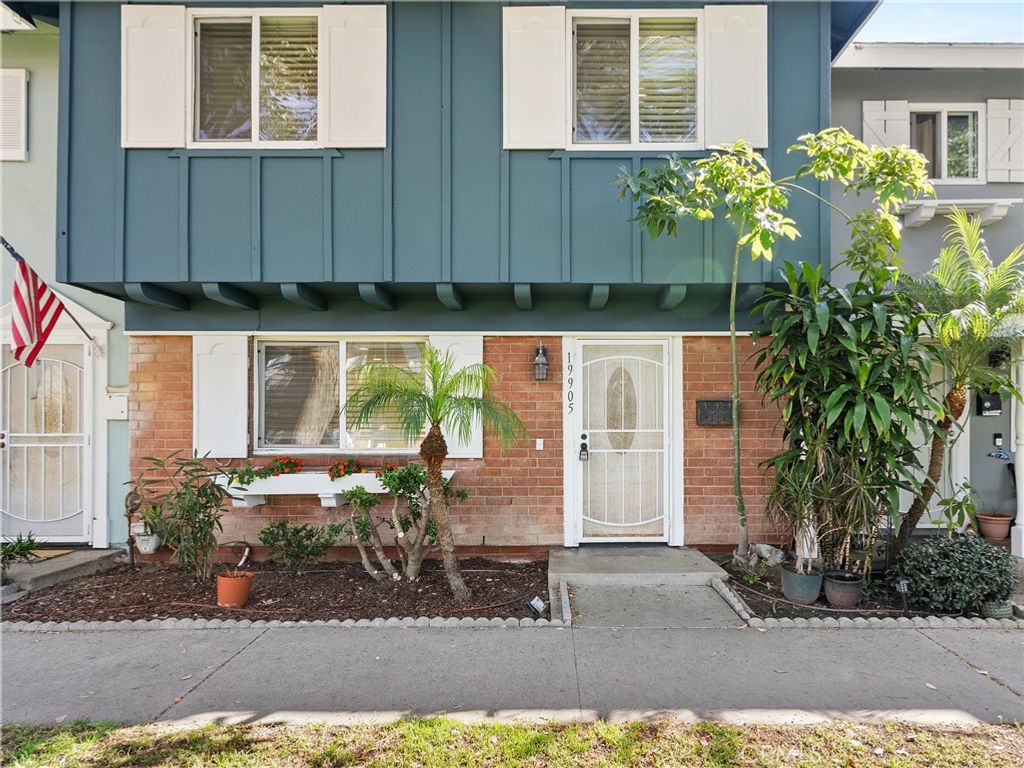 Photo of 19905 Keswick Ln, Huntington Beach, CA 92646 (MLS # OC26033195)