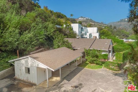 Photo of 12146 Travis Street, Los Angeles, CA 90049 (MLS # 25617935)