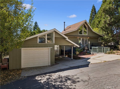 Photo of 700 Zurich Dr, Lake Arrowhead, CA 92352 (MLS # IV26211267)