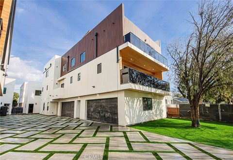 Photo of 5648 Cartwright, North Hollywood, CA 91601 (MLS # BB25276052)