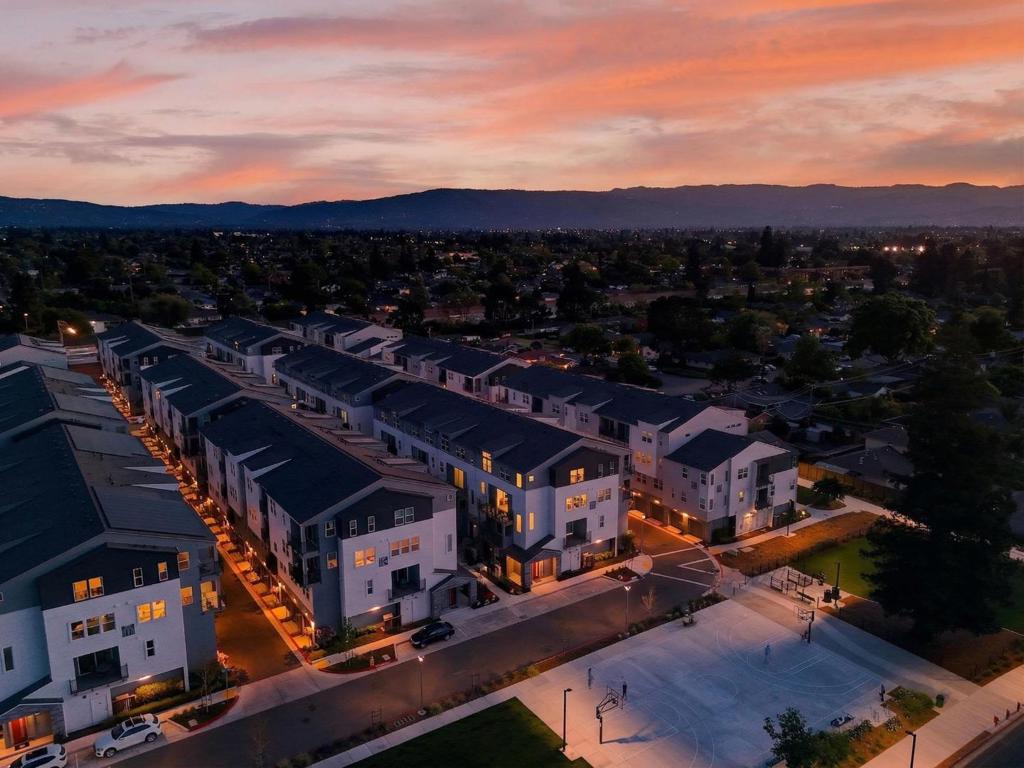 Properties 4 550 Redberry Way